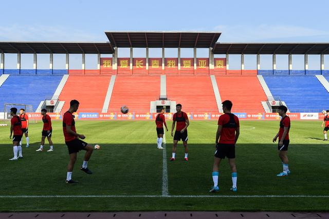 巴萨官方社媒晒猫咪形象新吉祥物