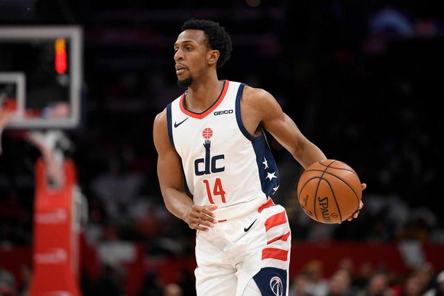 霍勒迪26分东契奇空砍三双 绿军力克独行侠2-0